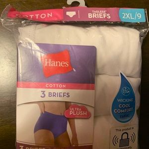 New Women’s Hanes Briefs Sz 9